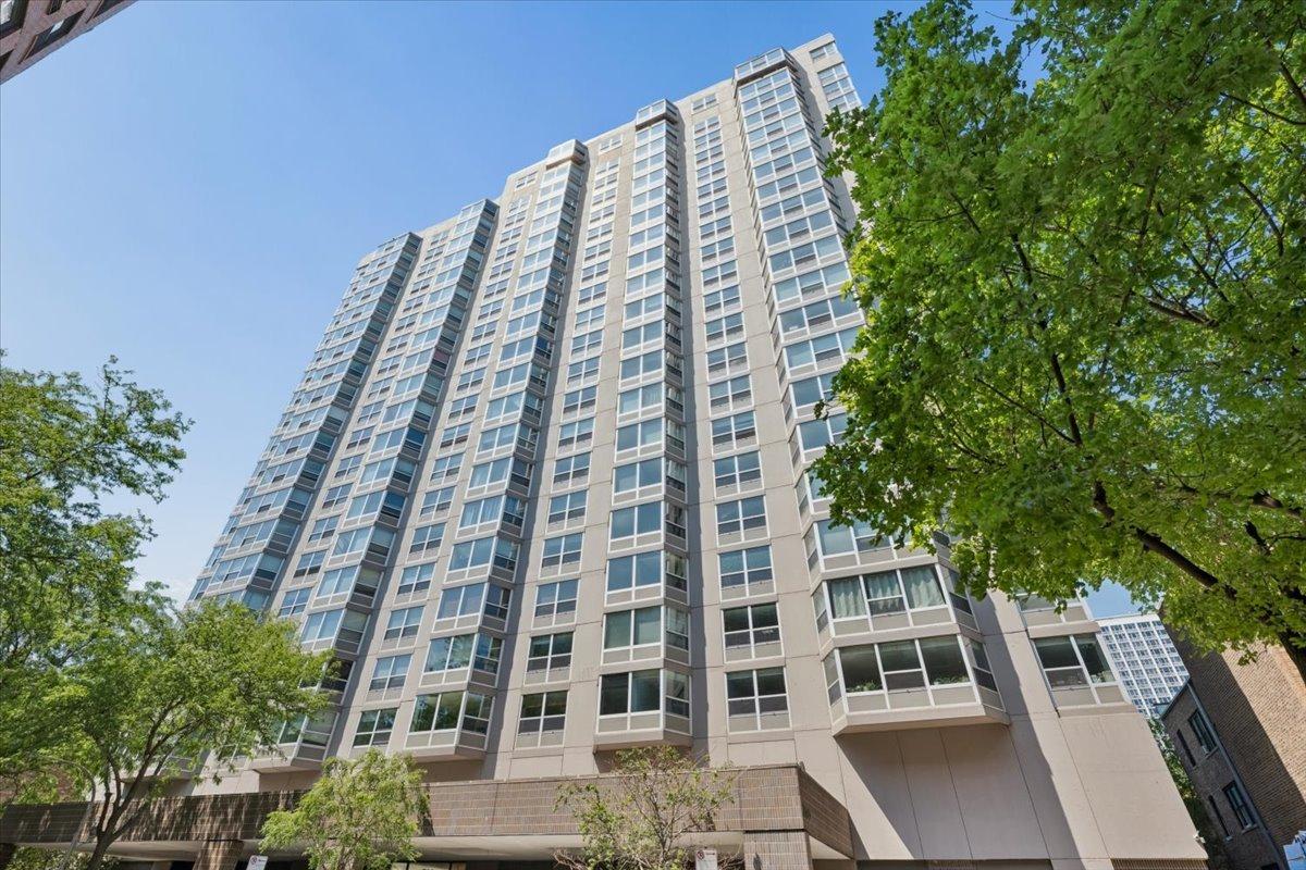 720 W Gordon Ter. #18N, Chicago, IL 60613
