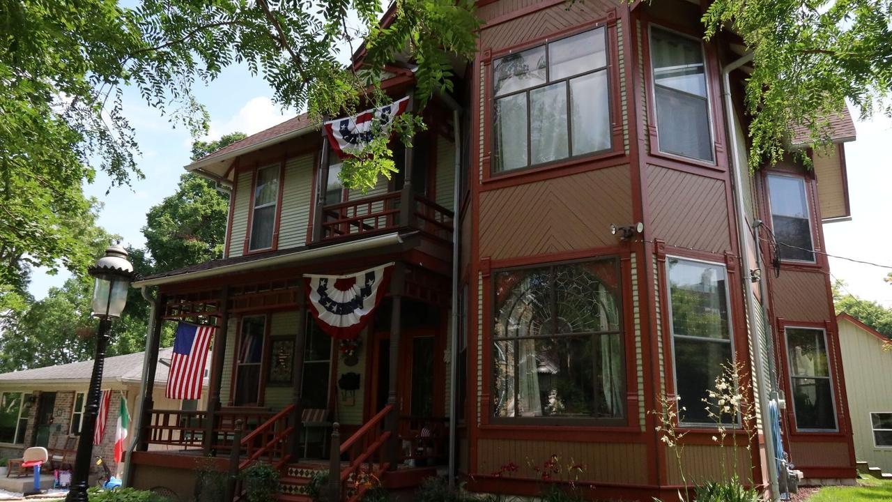 509 Singer Ave., Lemont, IL 60439