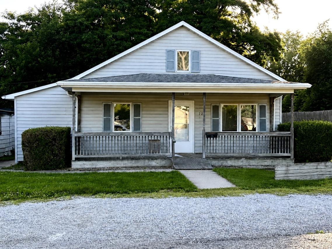 221 N George St., Clinton, IL 61727
