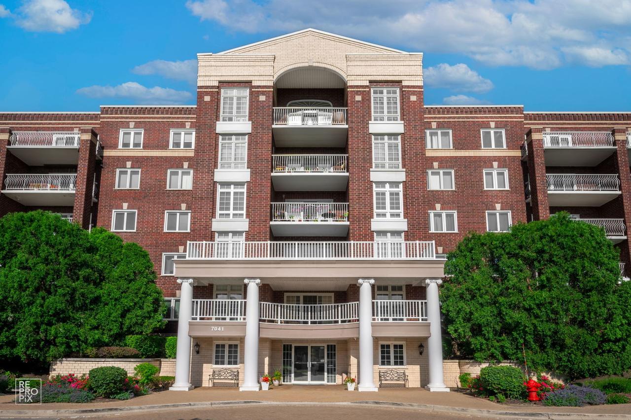 7041 W Touhy Ave. #406, Niles, IL 60714