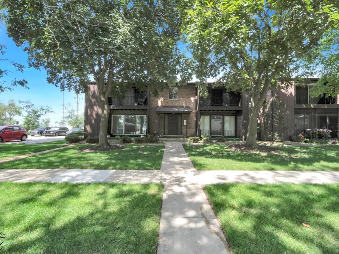 17618 71st Ct. #1N, Tinley Park, IL 60477
