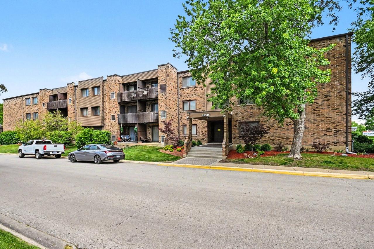 1150 E Randville Dr. #1F, Palatine, IL 60074