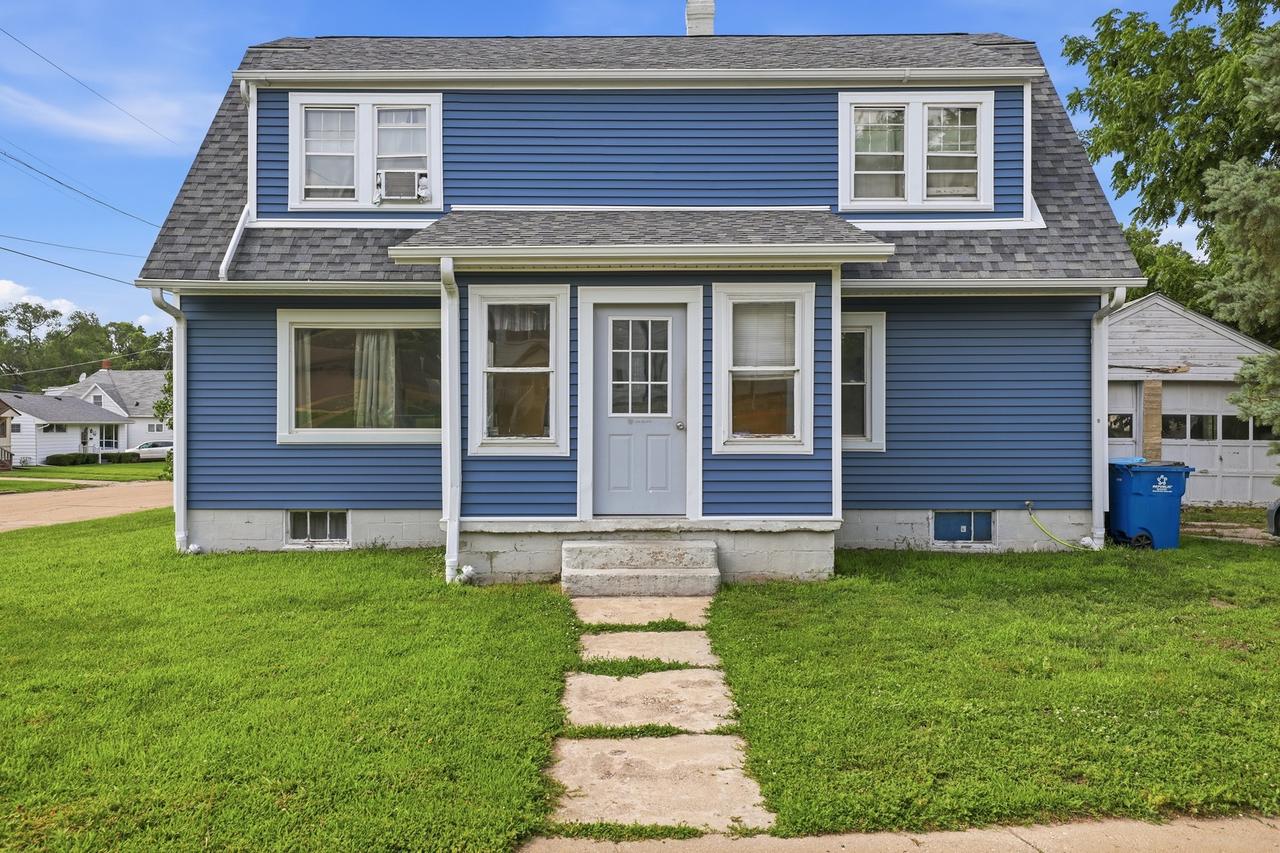 1723 W 4th St., Dixon, IL 61021