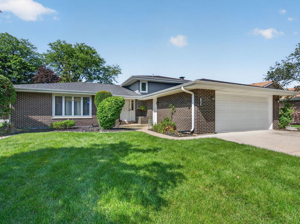 1609 Briarcrest Dr., New Lenox, IL 60451