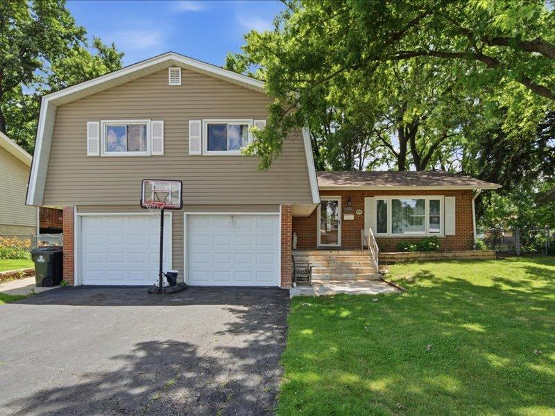 6313 Arcadia Dr., Tinley Park, IL 60477
