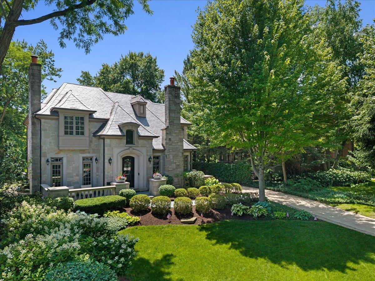 654 Pine St., Winnetka, IL 60093