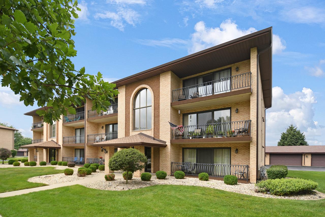 8324 160th Pl. #3W, Tinley Park, IL 60477