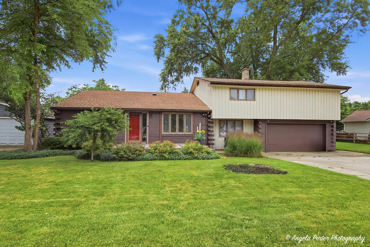 7511 Cedar Dr., Wonder Lake, IL 60097