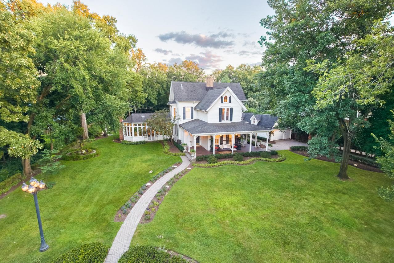 201 Scottswood Rd., Riverside, IL 60546