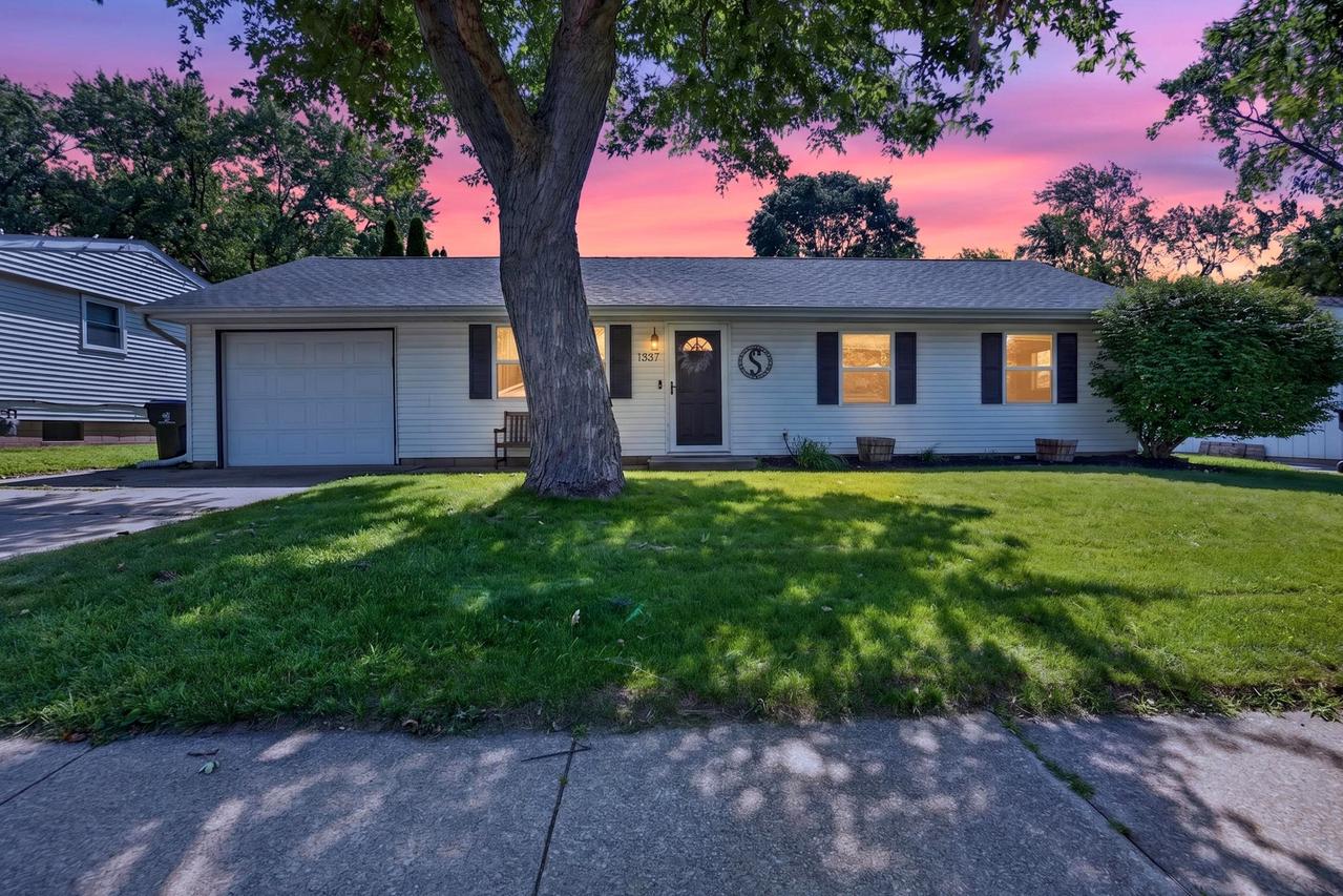 1307 Dogwood Ln., Bloomington, IL 61704