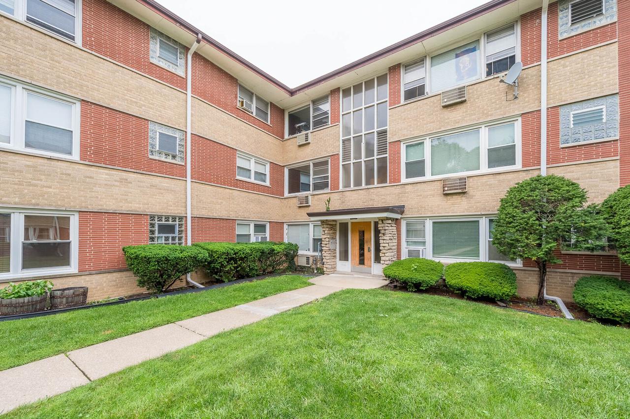 4326 N Keystone Ave. #2C, Chicago, IL 60641