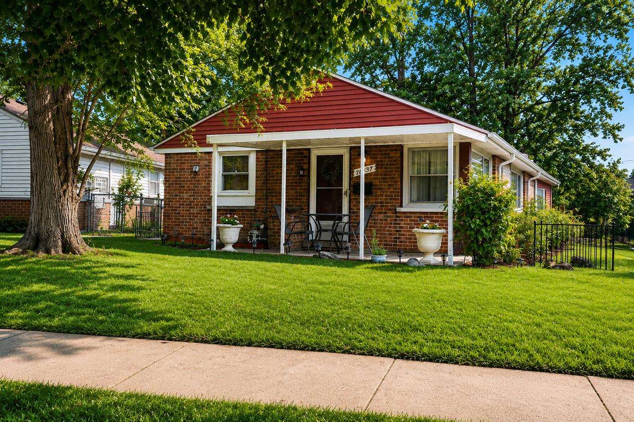 10037 Harnew Rd., Oak Lawn, IL 60453