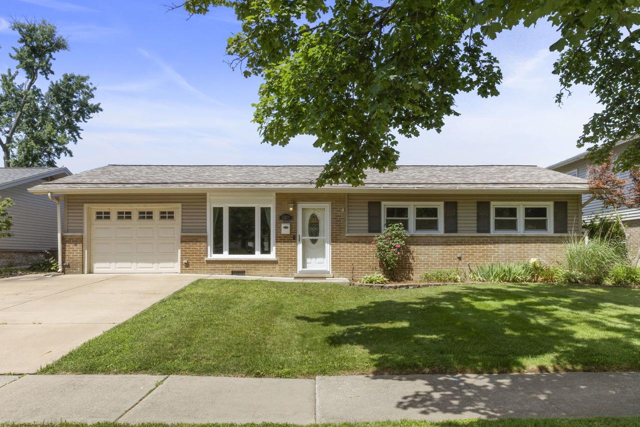 15200 Oxford Dr., Oak Forest, IL 60452