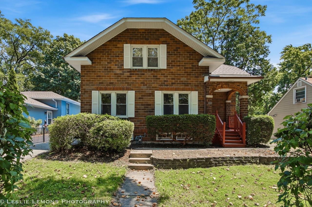 223 Biermann Ave., Villa Park, IL 60181