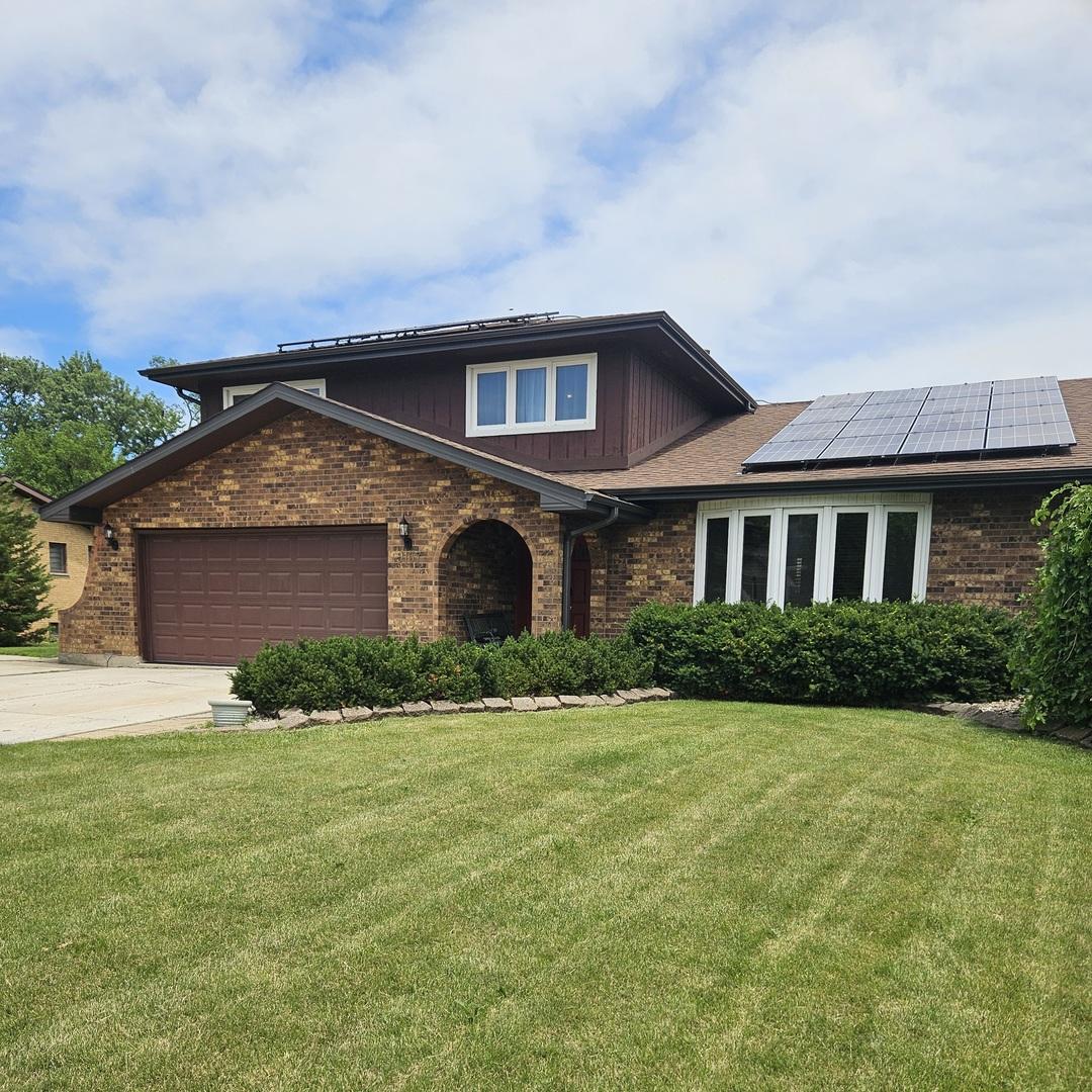 9157 S 83rd Ct., Hickory Hills, IL 60457