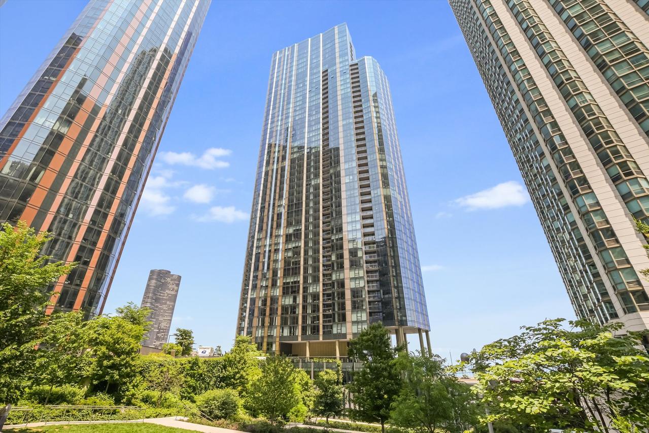 211 N Harbor Dr. #4107, Chicago, IL 60601