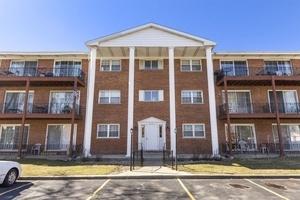 6135 W 94th St. #B1, Oak Lawn, IL 60453