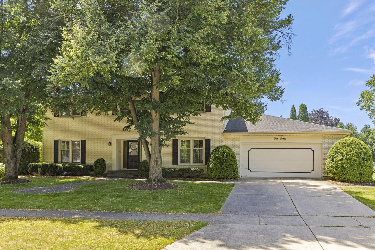 160 E Thompson Dr., Wheaton, IL 60189