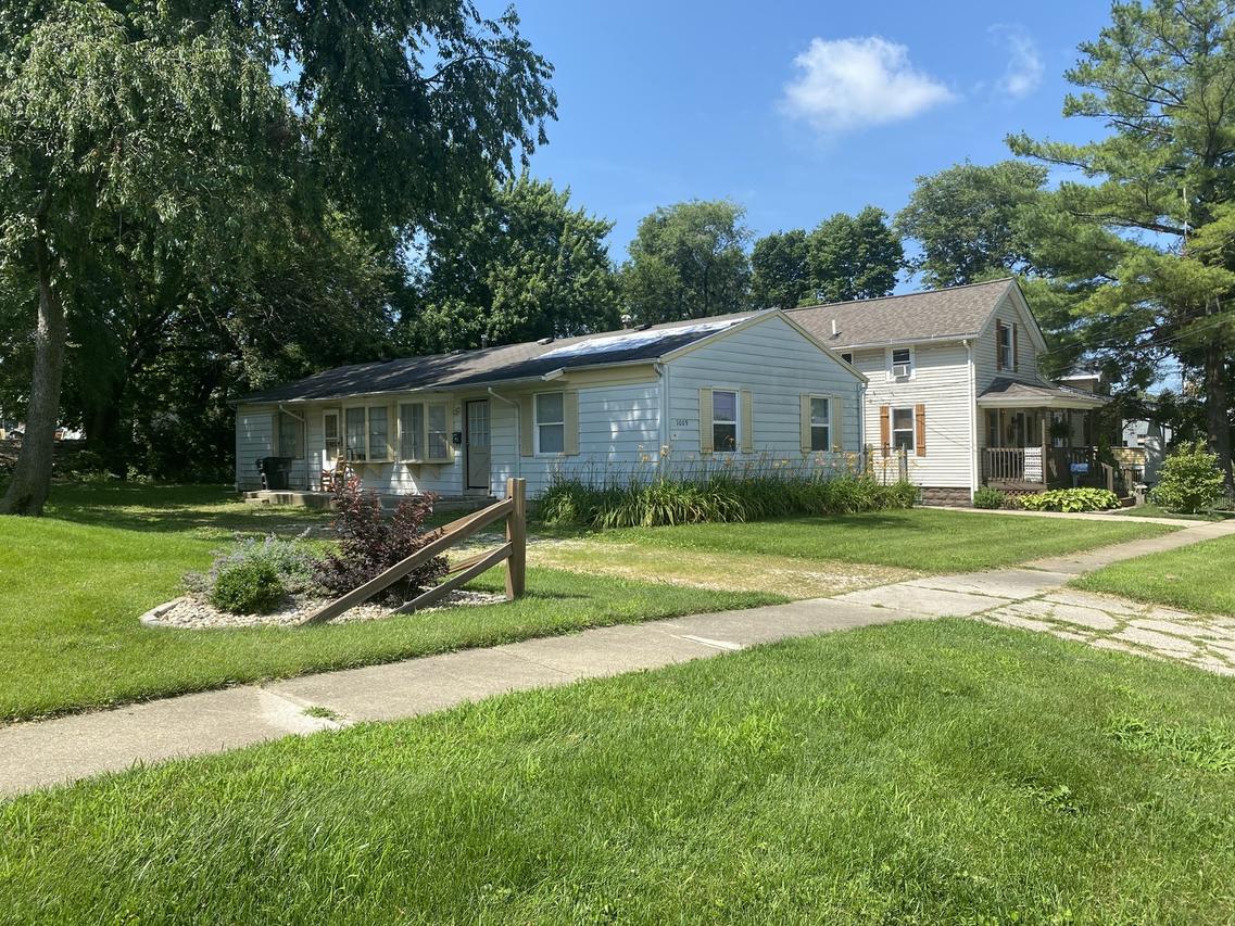 1009 E Jackson St. #A-B, Bloomington, IL 61701