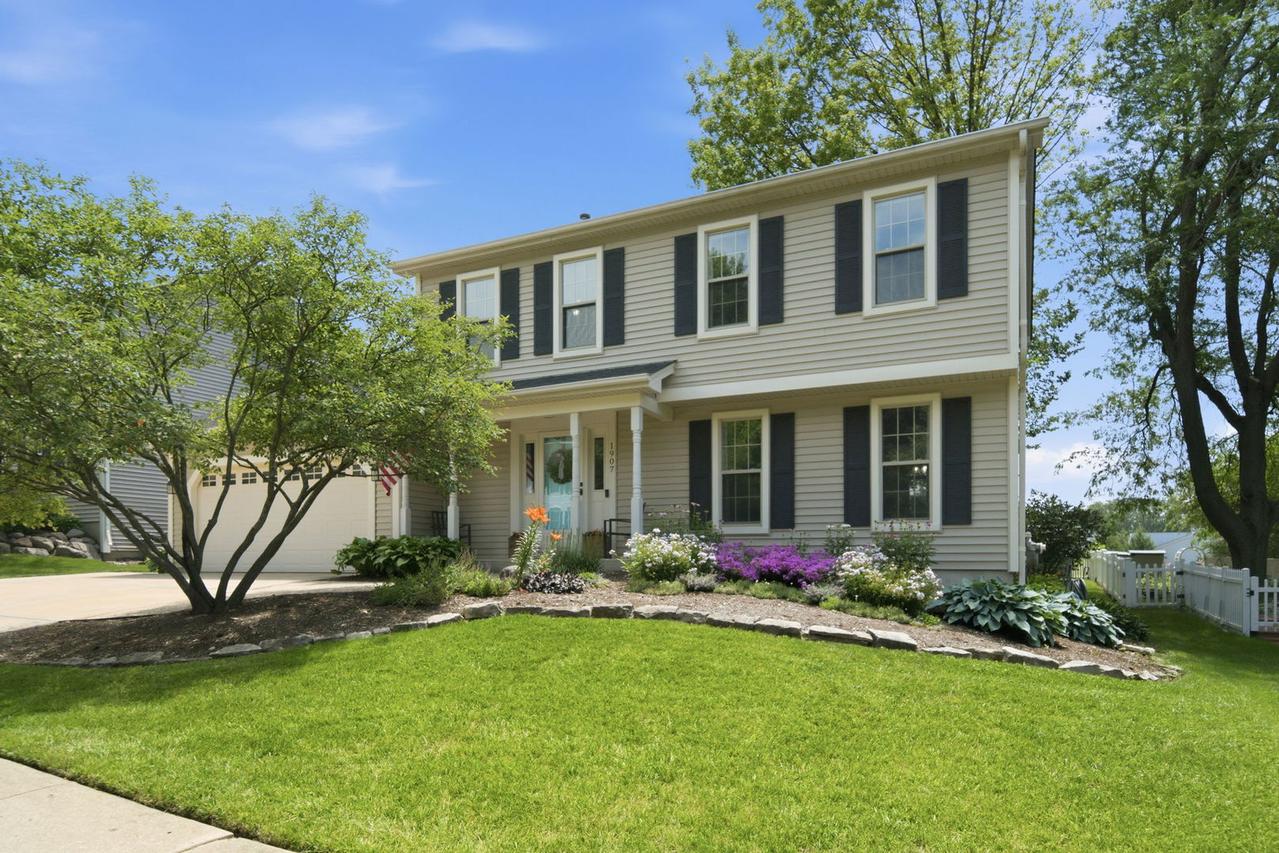 1907 Jeanette Ave., St. Charles, IL 60174