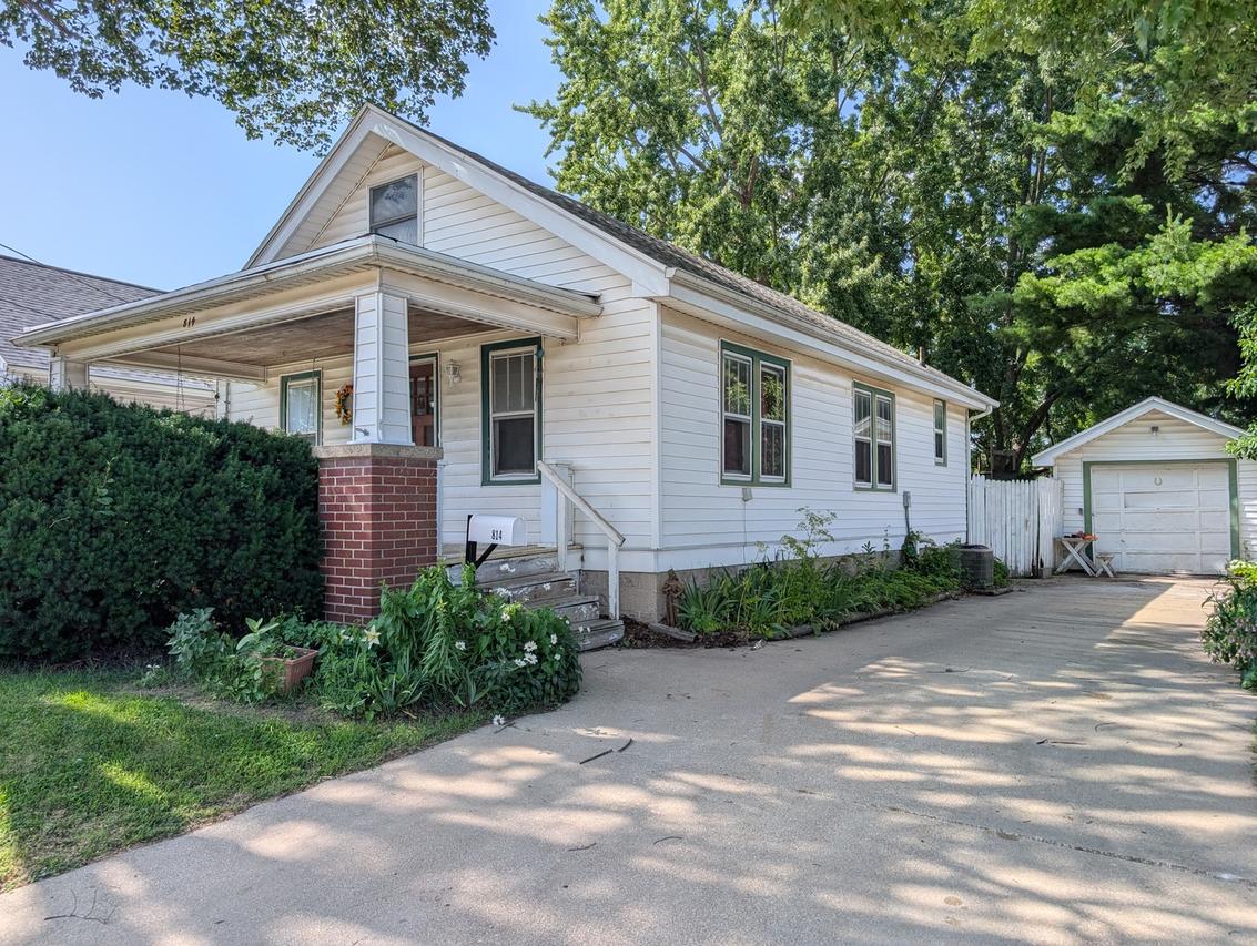 814 W Hamilton St., Freeport, IL 61032