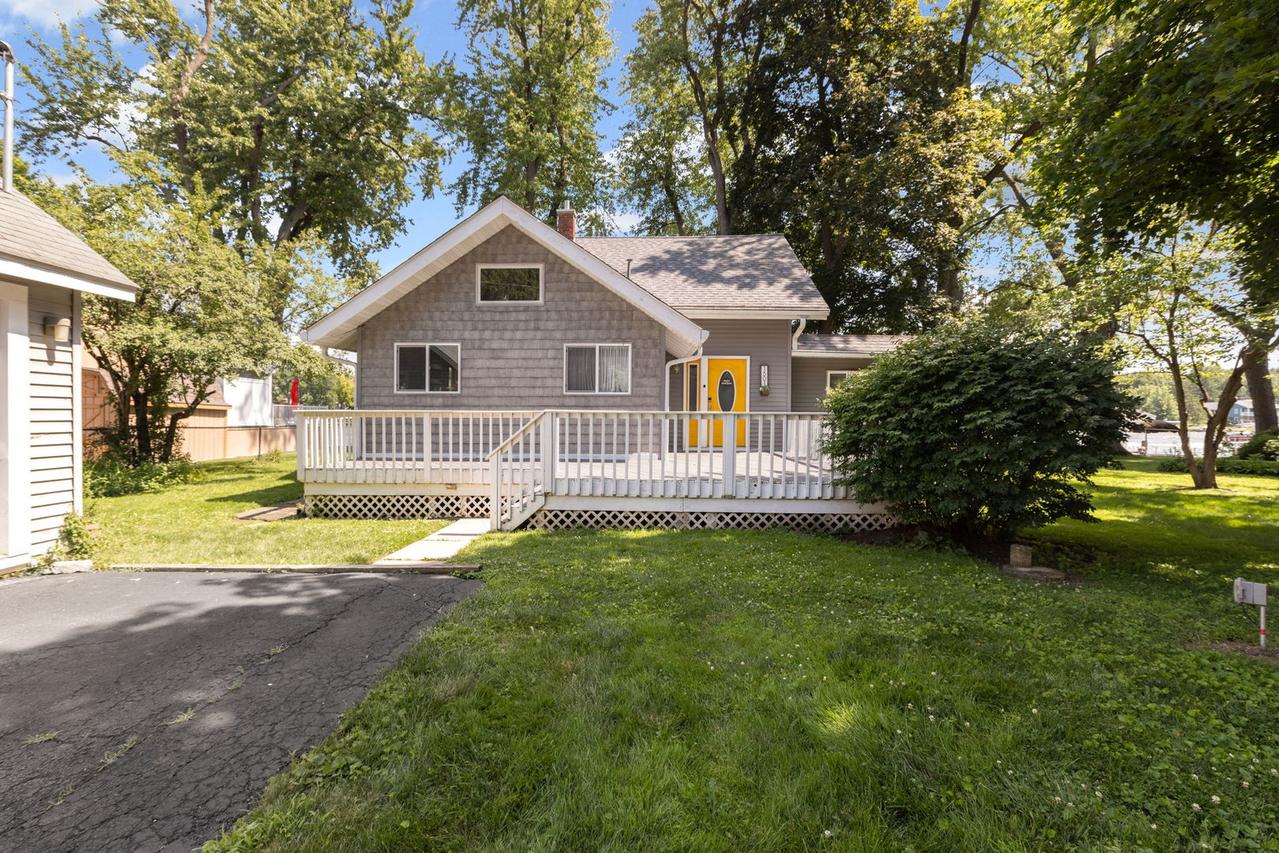 1501 Sunnyside Beach Dr., Mchenry, IL 60051