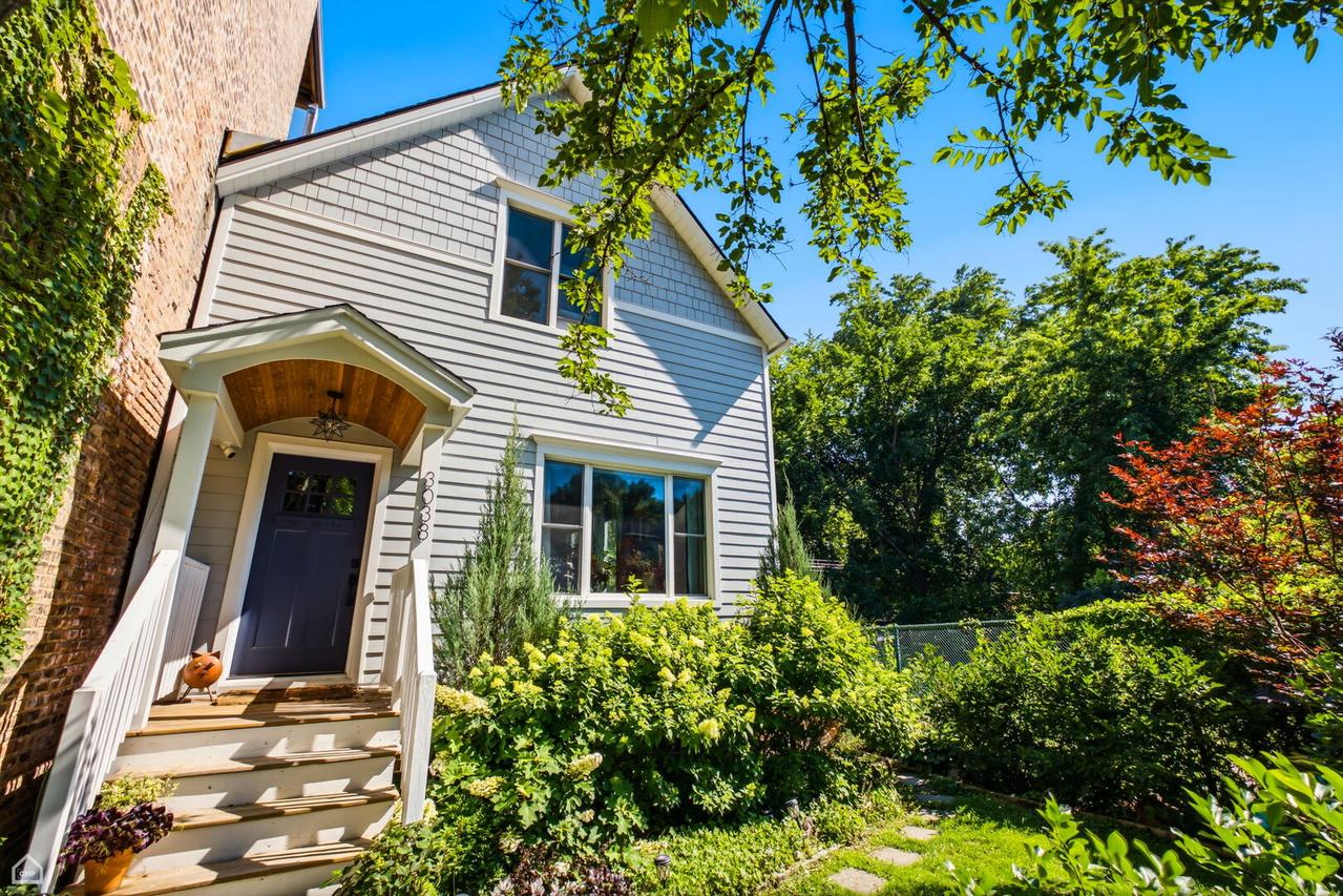3038 W Diversey Ave., Chicago, IL 60647