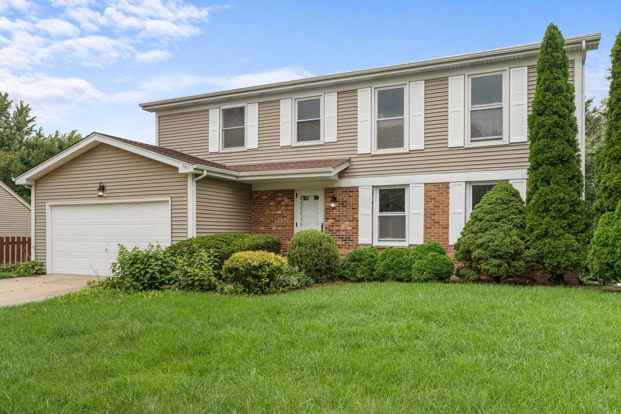 980 Sandalwood Ln., Crystal Lake, IL 60014