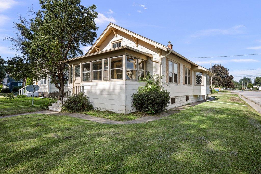 437 12th St., Silvis, IL 61282