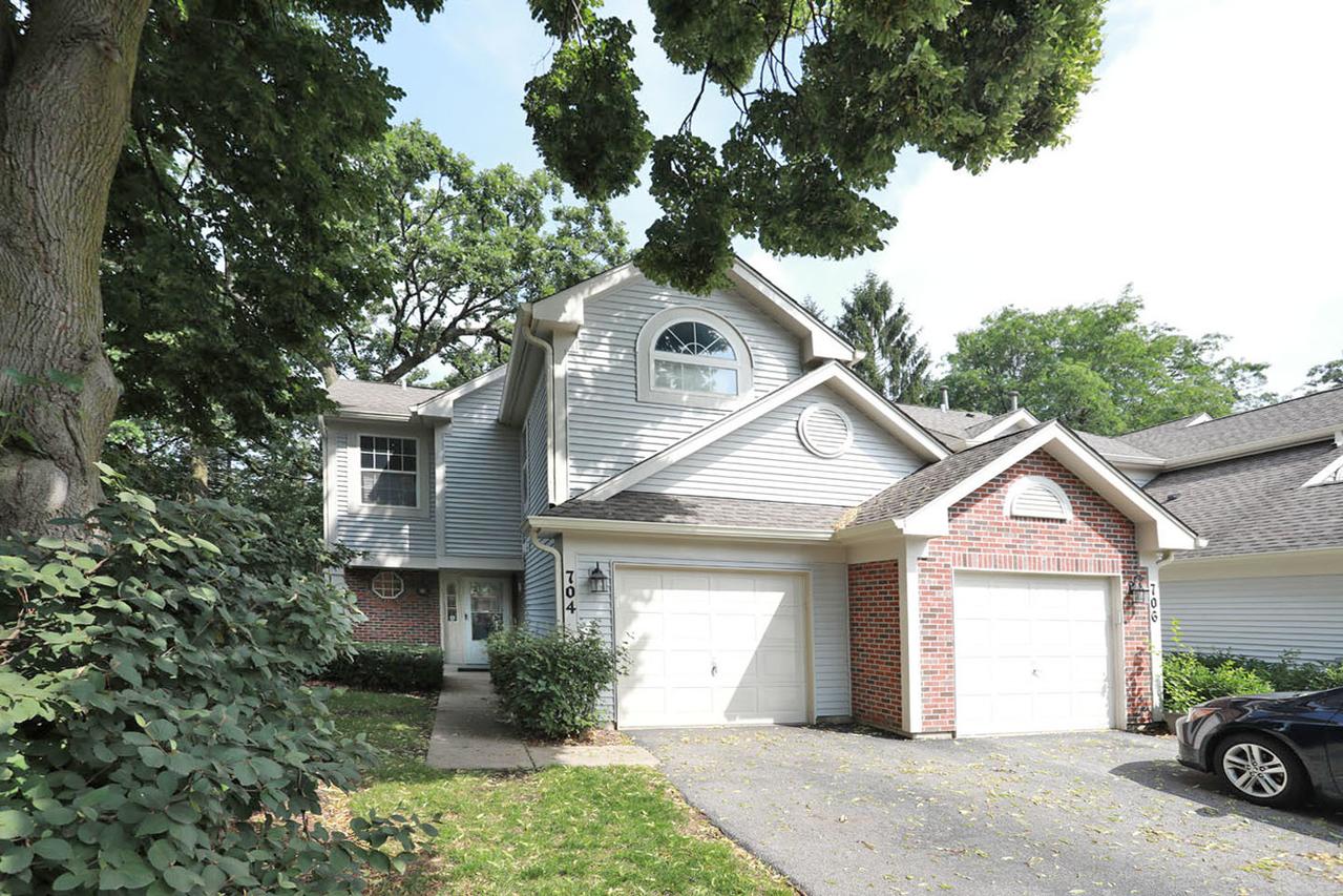 704 Shady Oaks Ct., Elgin, IL 60120