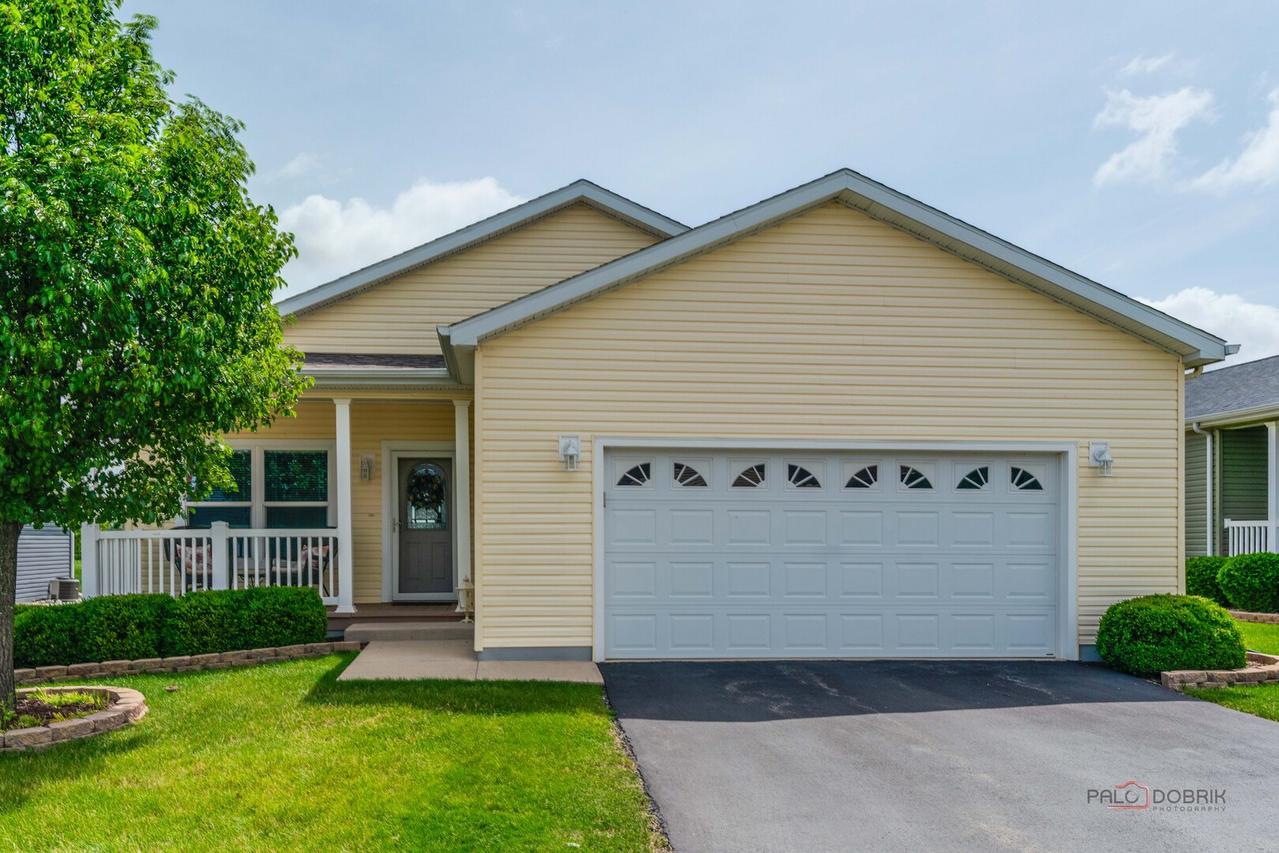 1459 Equestrian Dr., Grayslake, IL 60030