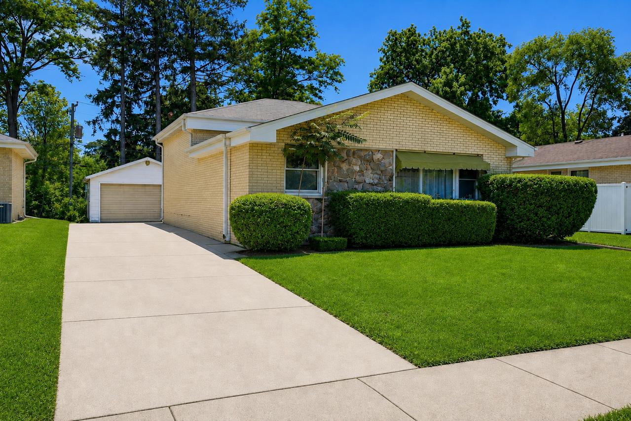 349 Elk Blvd., Des Plaines, IL 60016