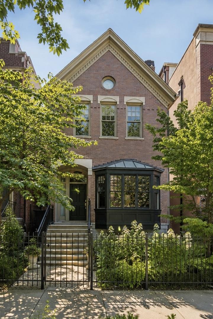 2542 N Wayne Ave., Chicago, IL 60614