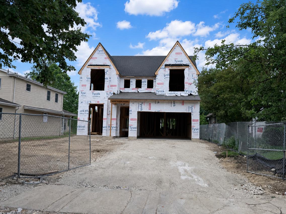 220 N Geneva Ave., Elmhurst, IL 60126