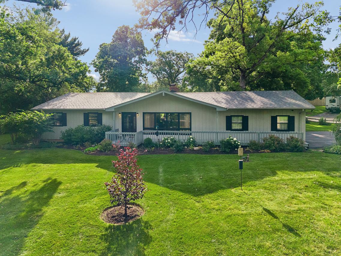 2824 Red Barn Rd., Crystal Lake, IL 60012