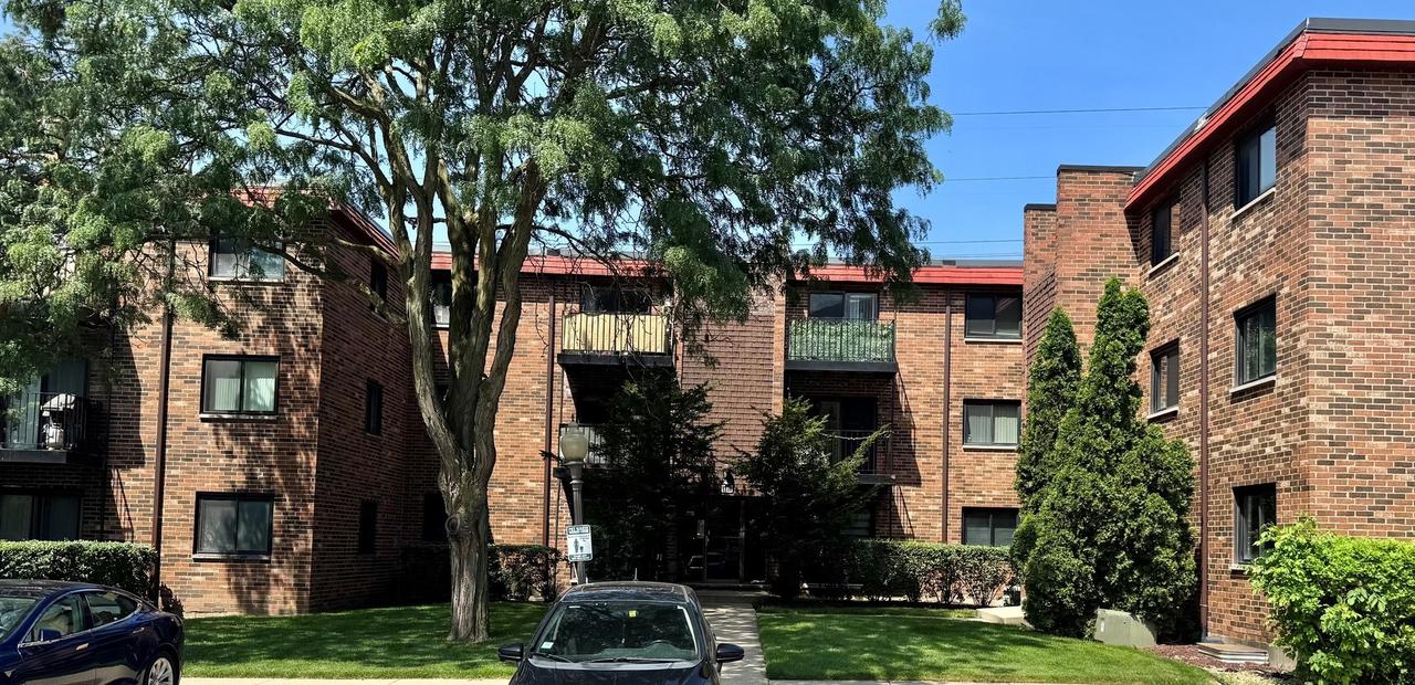 1787 W Algonquin Rd. #2A, Mount Prospect, IL 60056