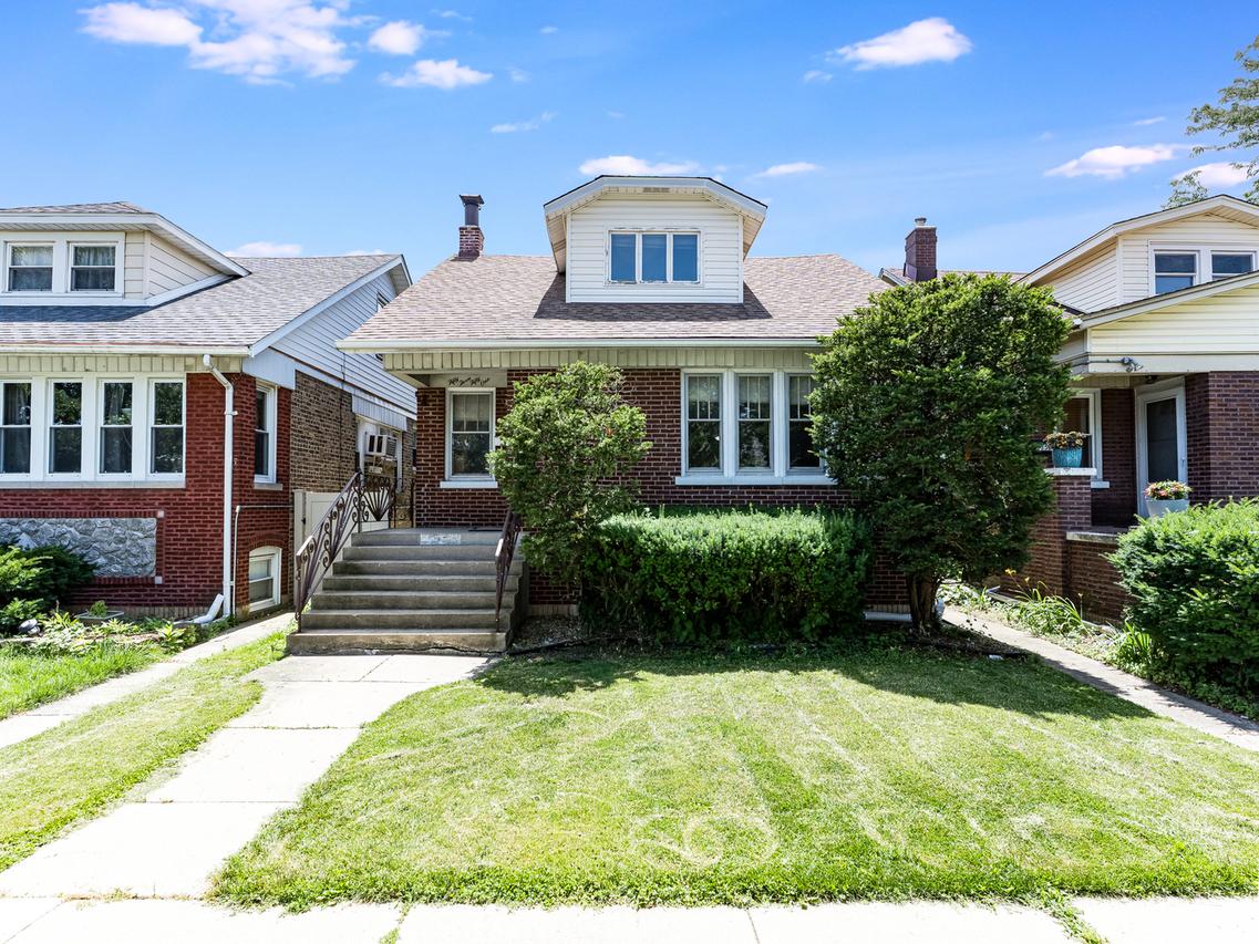 5351 W Waveland Ave., Chicago, IL 60641