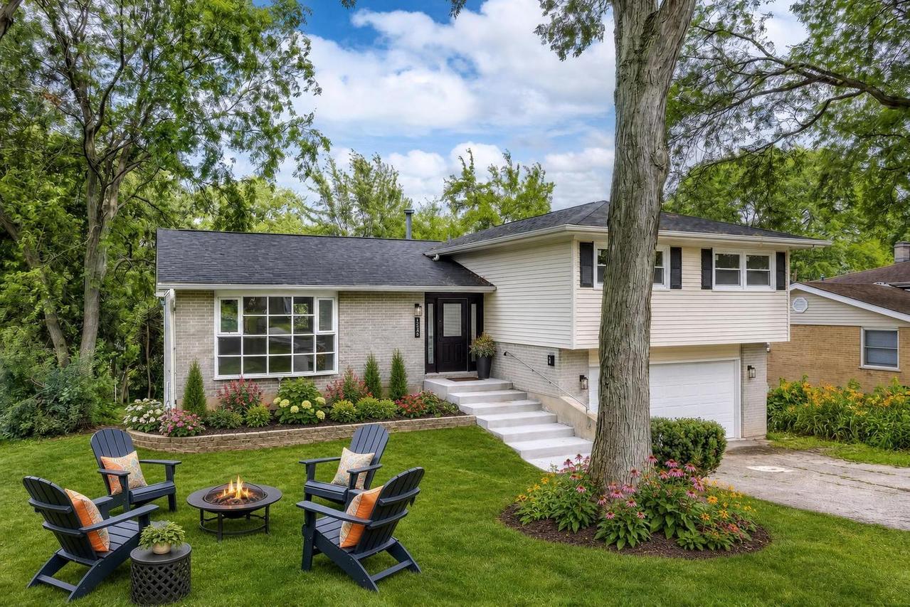 123 Kainer Ave., Barrington, IL 60010