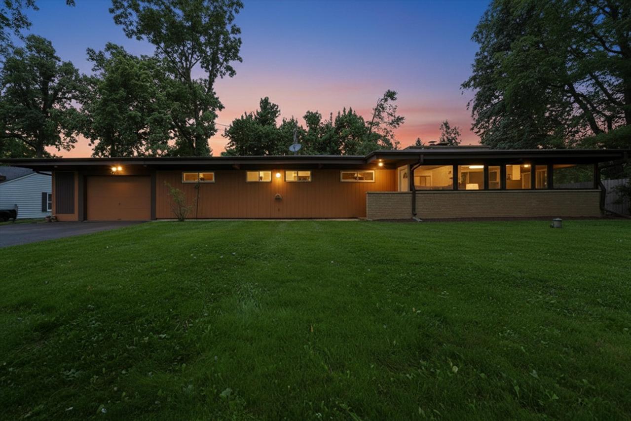1460 Eagle Rd., Elgin, IL 60123