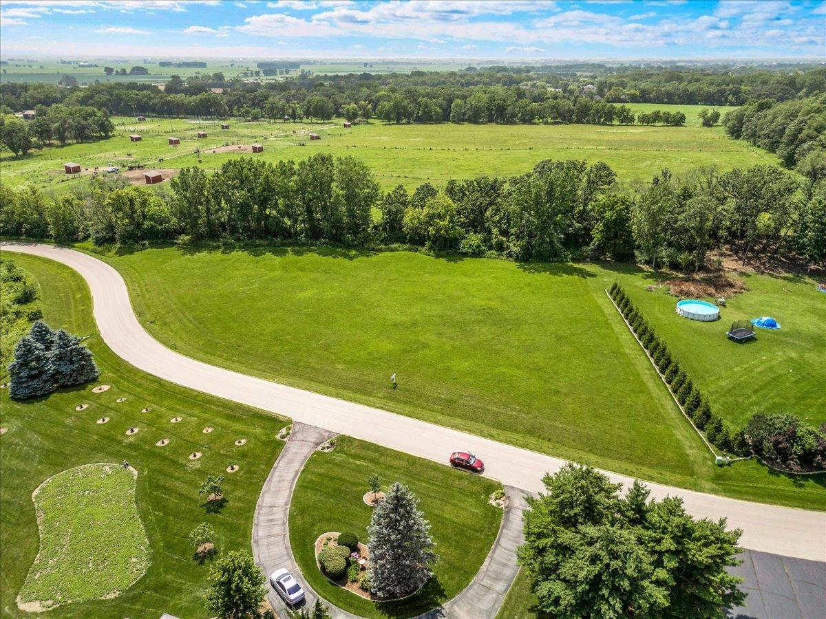 11217 Hill Crest Ln., Marengo, IL 60152