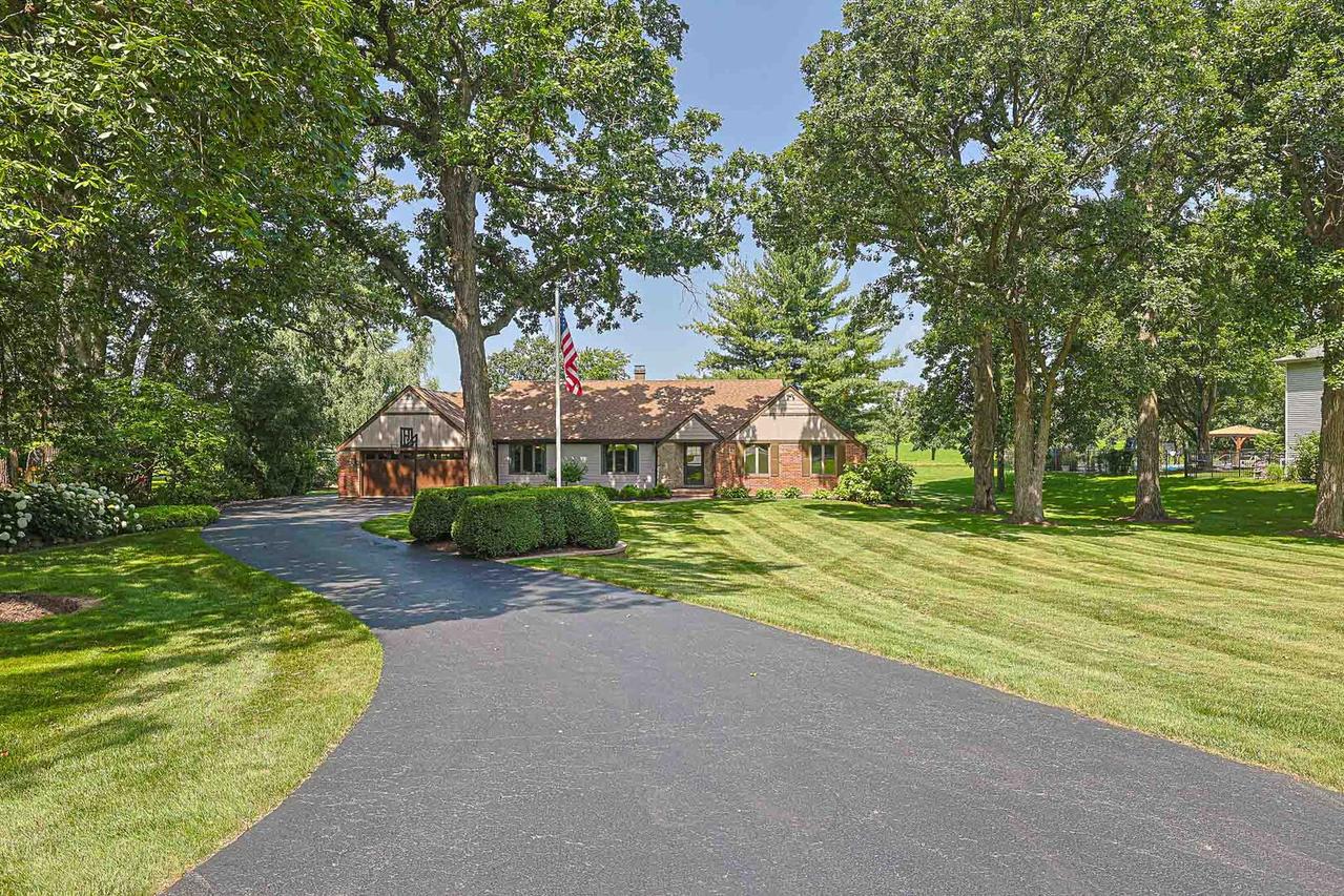 3S654 Terrace Dr., North Aurora, IL 60542