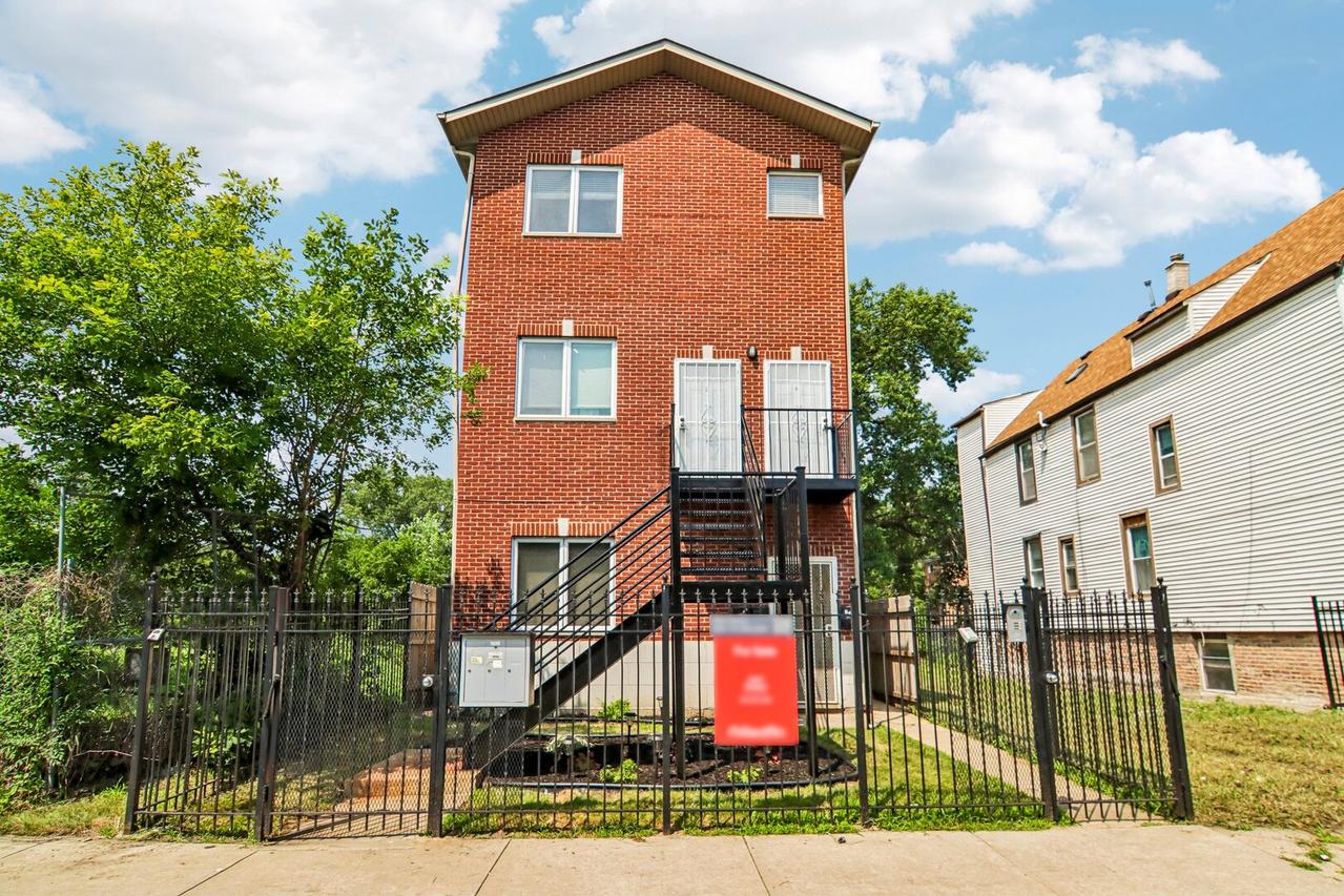 7018 S Dorchester Ave., Chicago, IL 60637