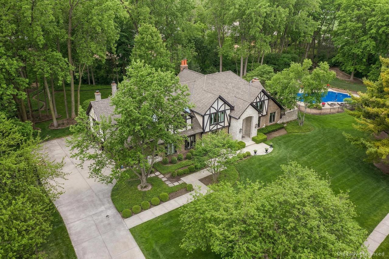 2455 Persimmon Dr., St. Charles, IL 60174