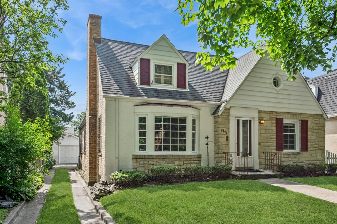 6241 N Leroy Ave., Chicago, IL 60646