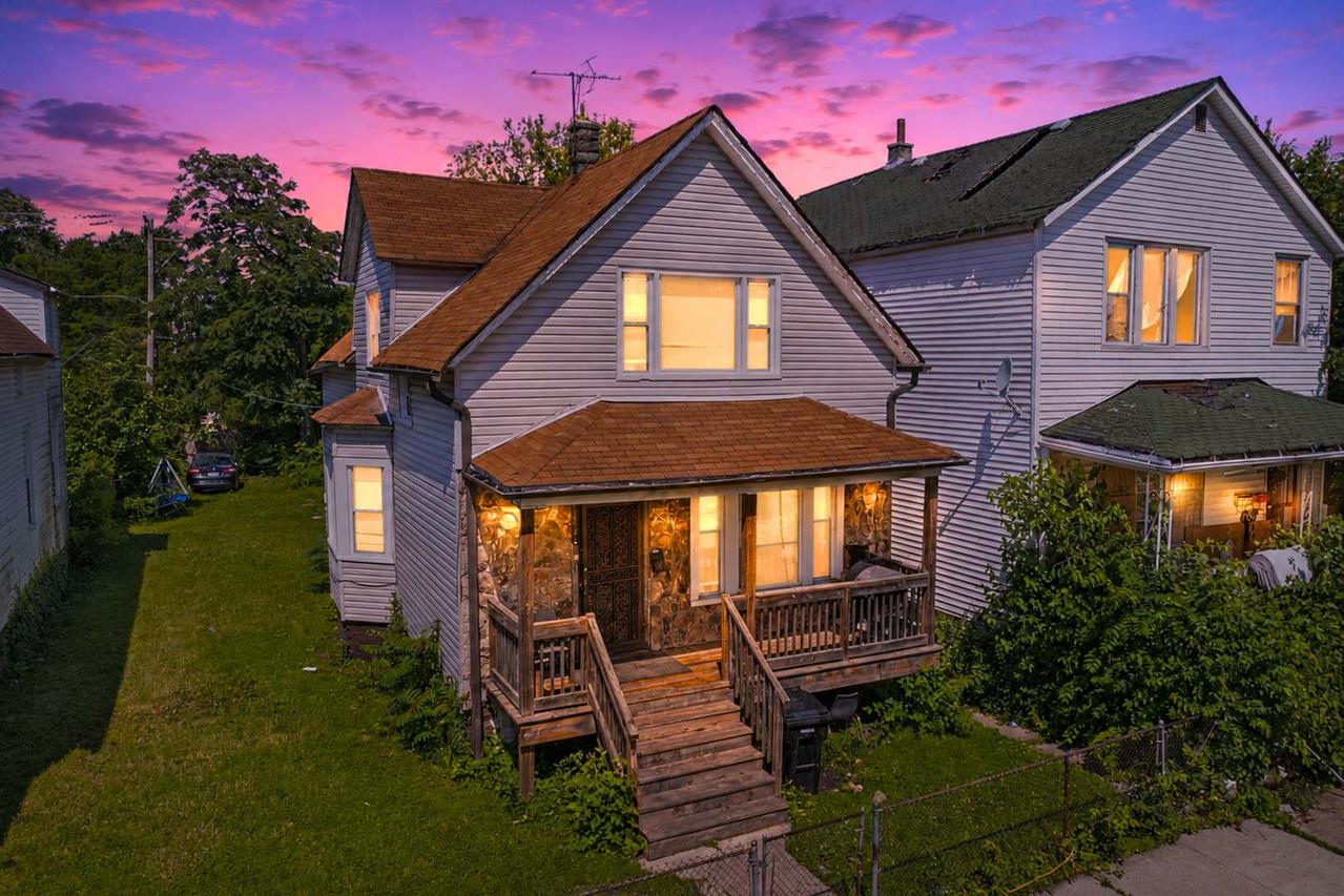 11612 S Lafayette Ave., Chicago, IL 60638