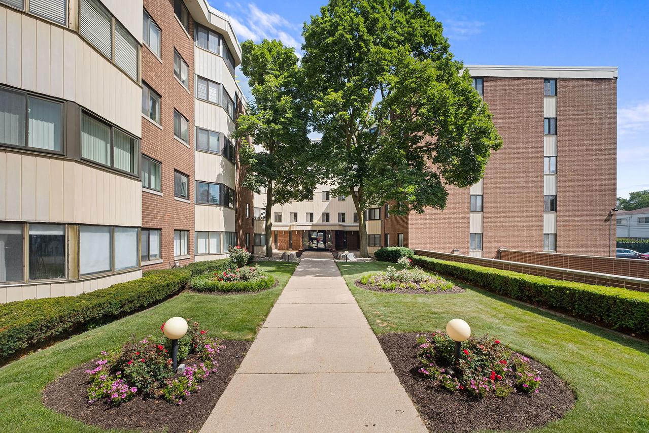5500 Lincoln Ave. #504W, Morton Grove, IL 60053