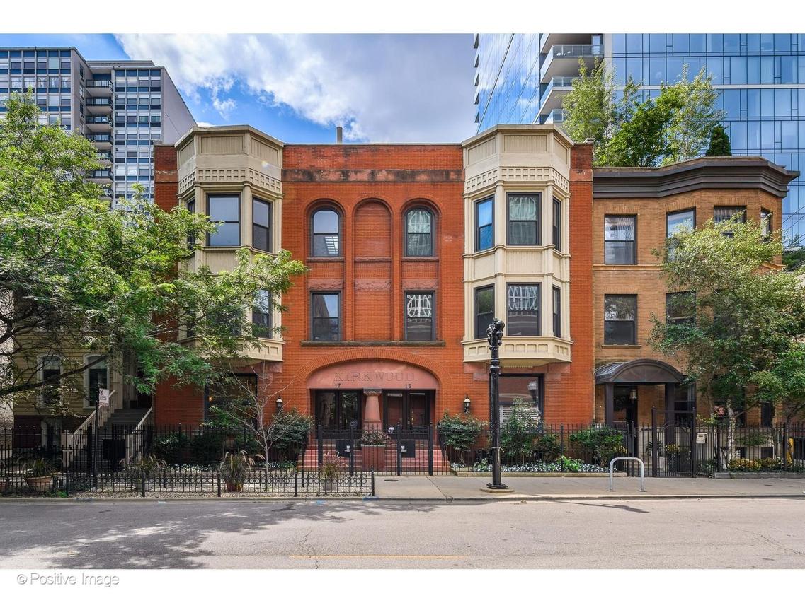 17 E Division St. #1E, Chicago, IL 60610