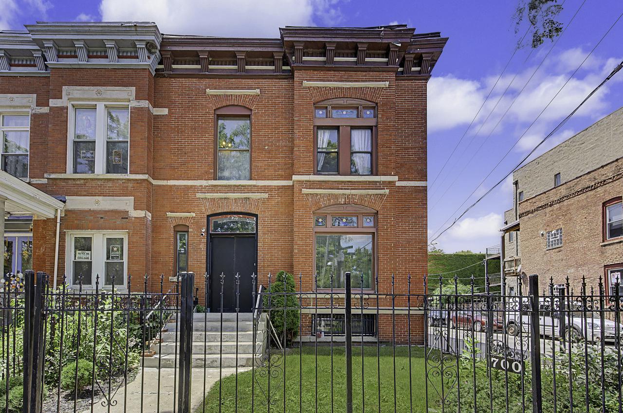 700 S Oakley Blvd., Chicago, IL 60612