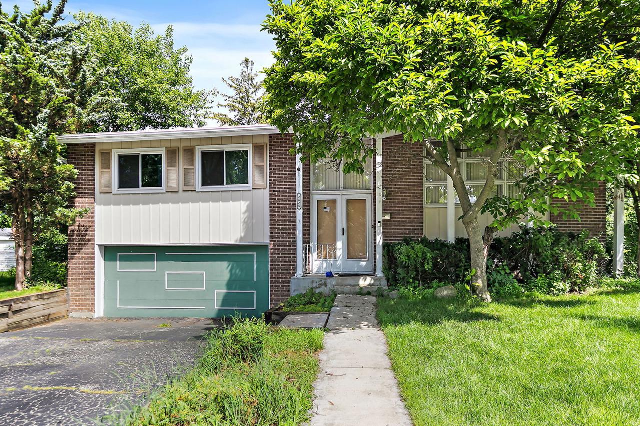 2825 Grissom Ct., Woodridge, IL 60517