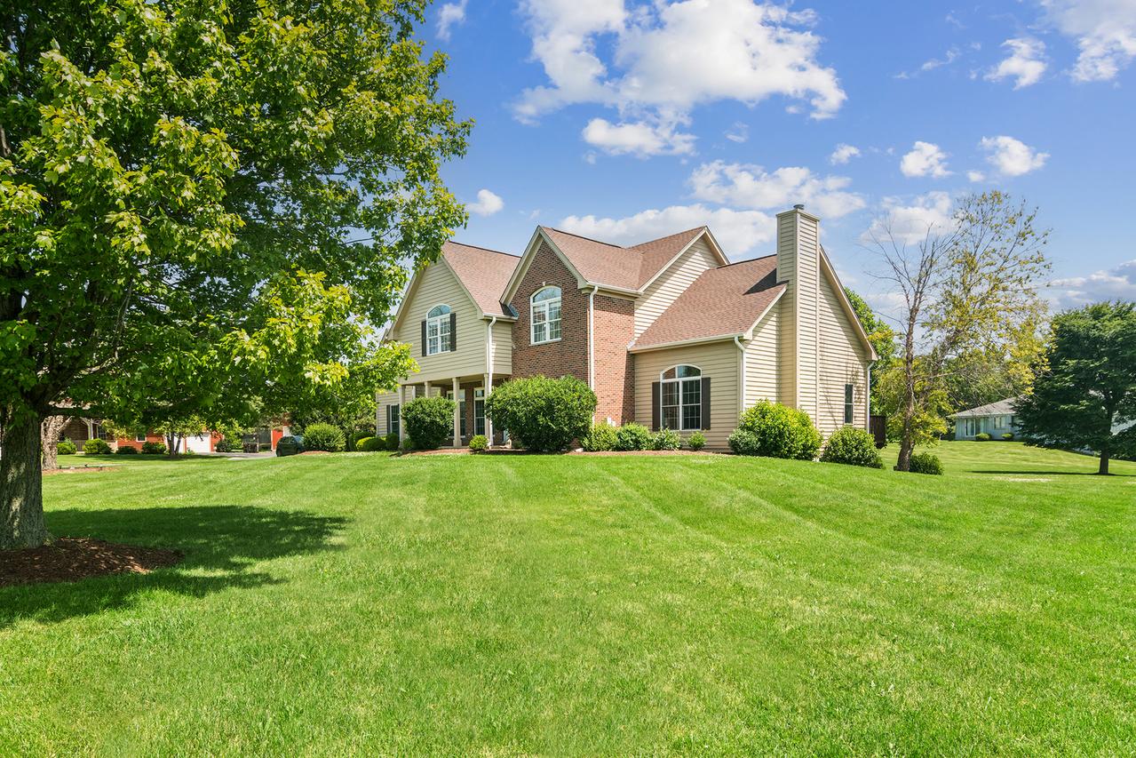 175 Clover Hill Ln., North Barrington, IL 60010